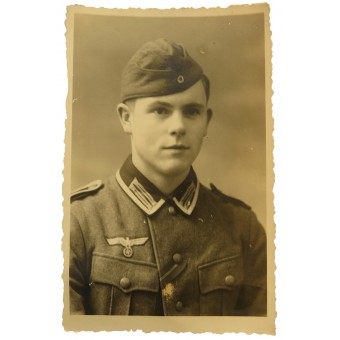 Young Unteroffizier, the veteran of eastern front,  studio portrait. Espenlaub militaria